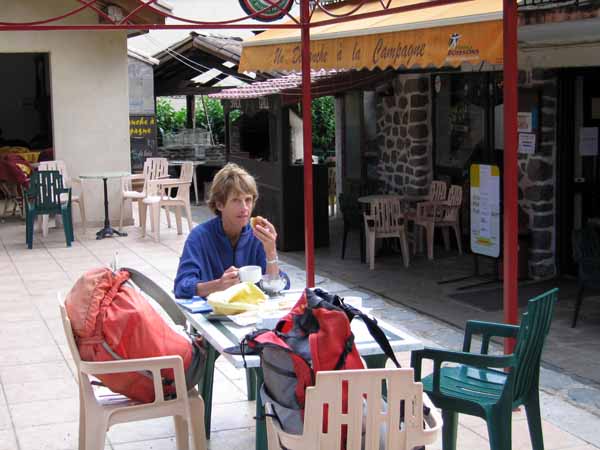 Walking in France: Caffeinating in Saint-Étienne-Vallée-Française