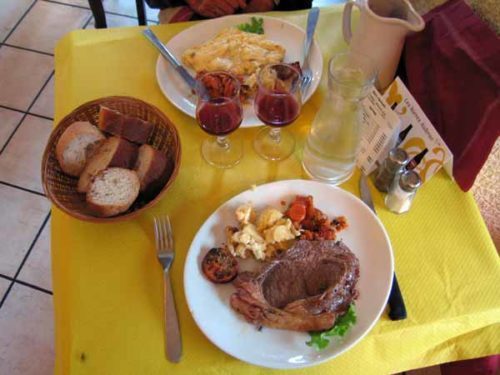 Walking in France: Mains
