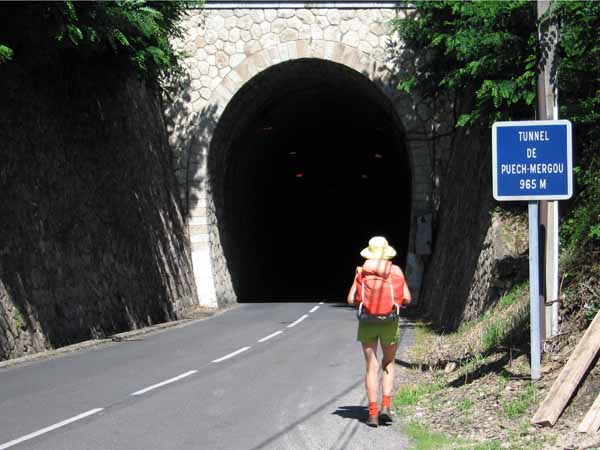 Walking in France: ....which was quickly followed by a seriously long narrow tunnel