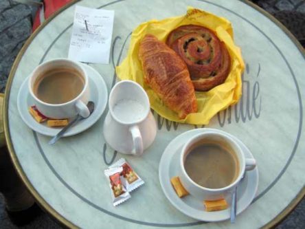 Walking in France: Second breakfast in the Place du Vigan