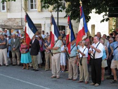 Walking in France: Parade of banners by the veterans