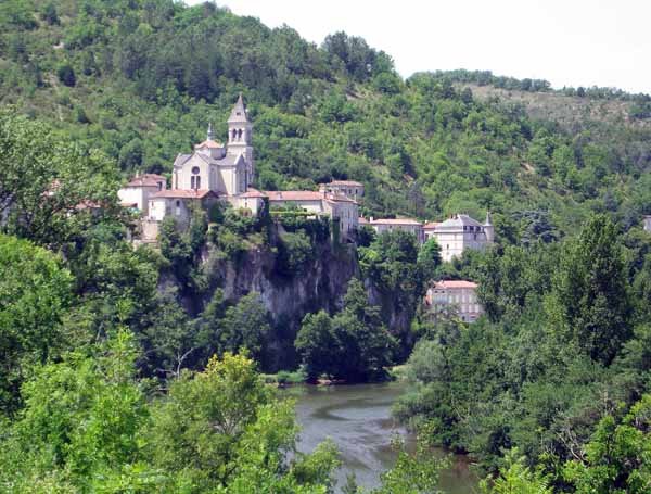 Walking in France: Approaching Albas