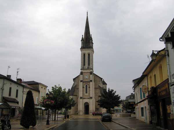 Walking in France: A damp departure from Neuvic