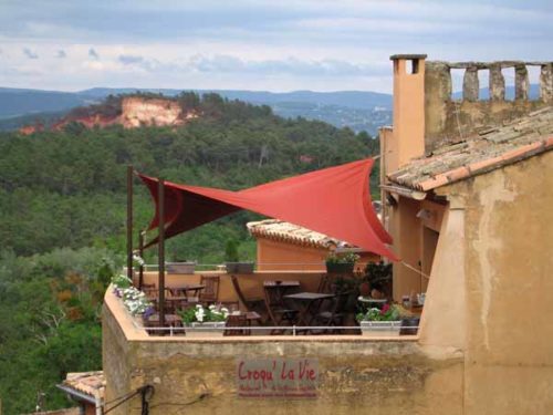 Walking in France: Restaurant with a view, Roussillon