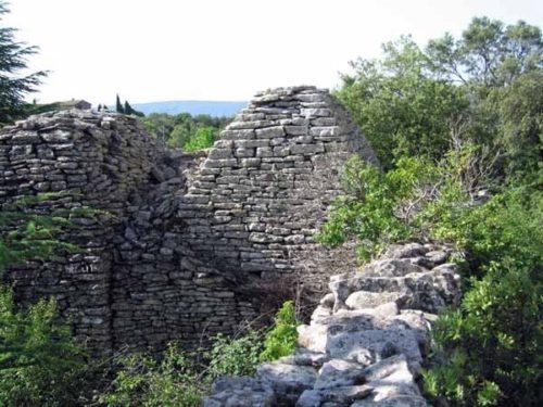 Walking in France: Drystone hut or borie