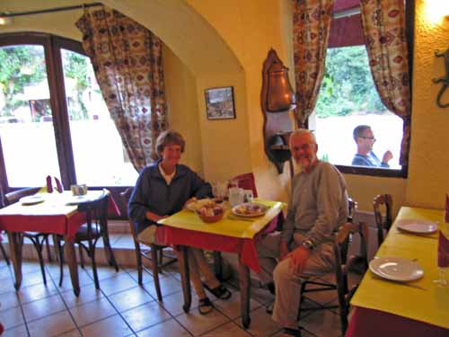 Walking in France: Warm inside the Restaurant du Nord
