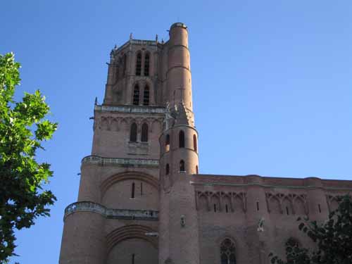 Walking in France: Passing Albi cathedral