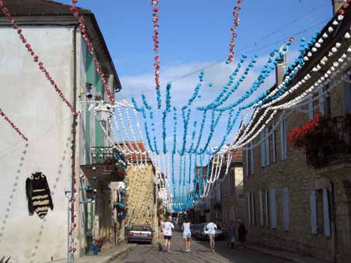 Walking in France: More street decorations