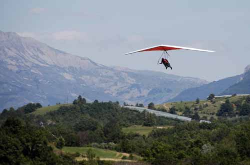 Walking in France: Another hang-glider approaching the camping ground