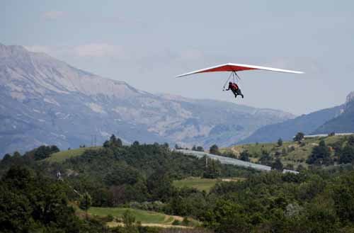 Walking in France: Another hang-glider approaching the camping ground