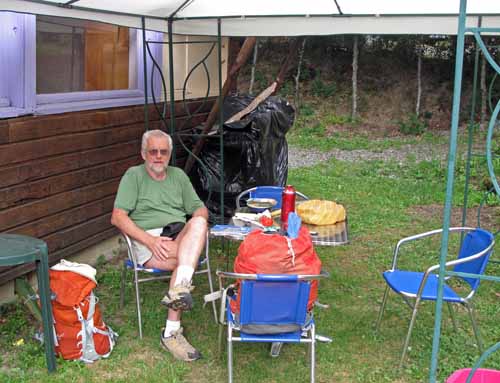 Walking in France: Waiting for the office to open, Treignac camping ground