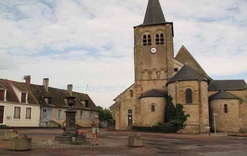 Walking in France: The church square in Augy-sur-Aubois