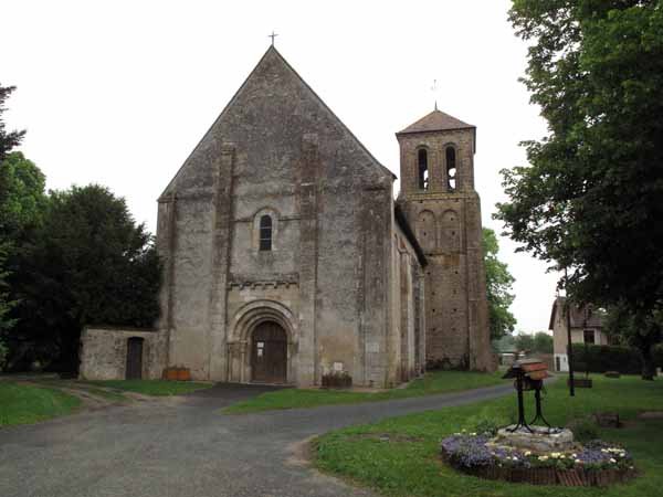 Walking in France: The facade of the church at Saint-Pierre-les-Étieux