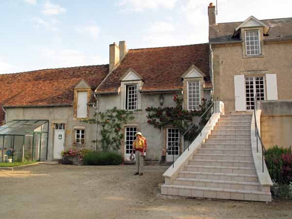 Walking in France: Arriving at the gîte in Loye-sur-Arnon