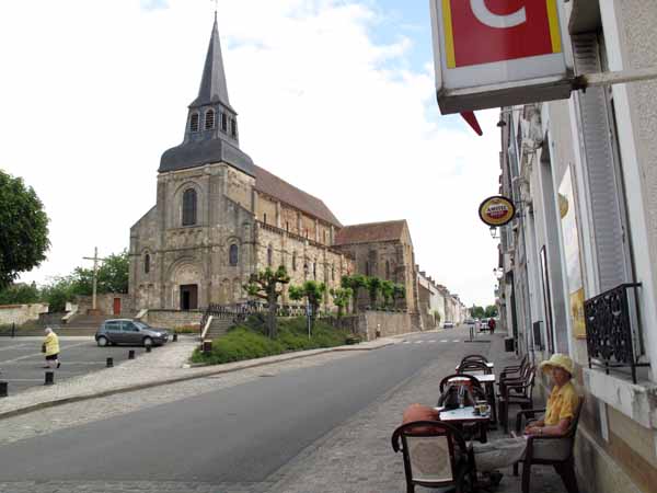 Walking in France: Coffee in Châteaumeillant