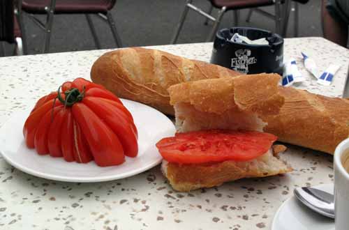 Walking in France: Lunch with an impressive tomato