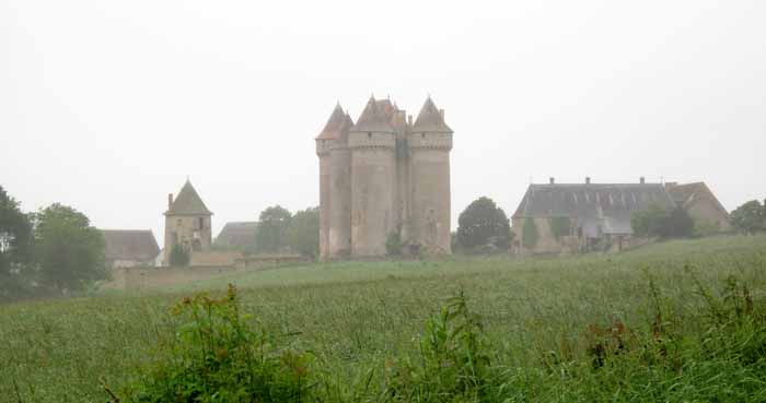 Walking in France: Through the mist - the fortified château of Sarzay