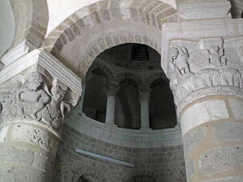 Walking in France: The rotunda of the Holy Sepulchre, Nervy