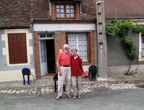 Walking in France: Happy walkers outside the Cluis gîte