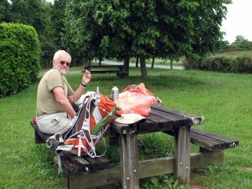 Walking in France: Lunch in a rest area beside the D40