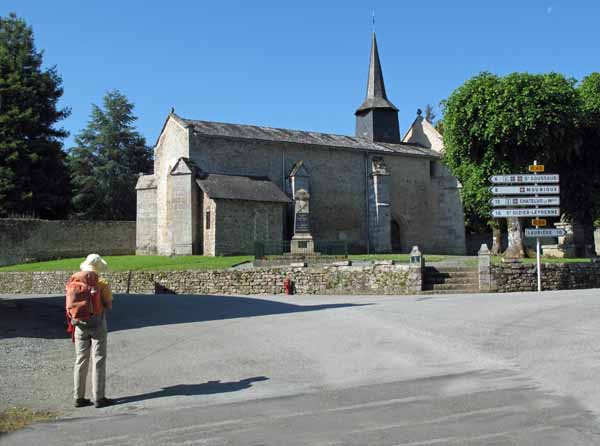Walking in France: The tiny fortified church of Arrènes