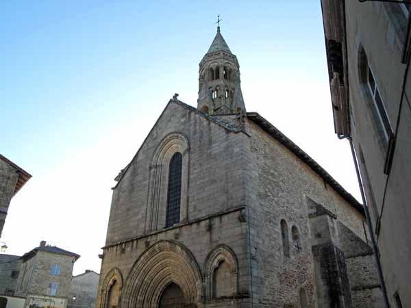 Walking in France: Passing the church of Saint-Léonard-de-Noblat