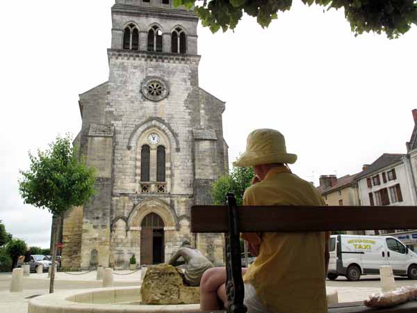 Walking in France: Lunch in front of the church, Thiviers
