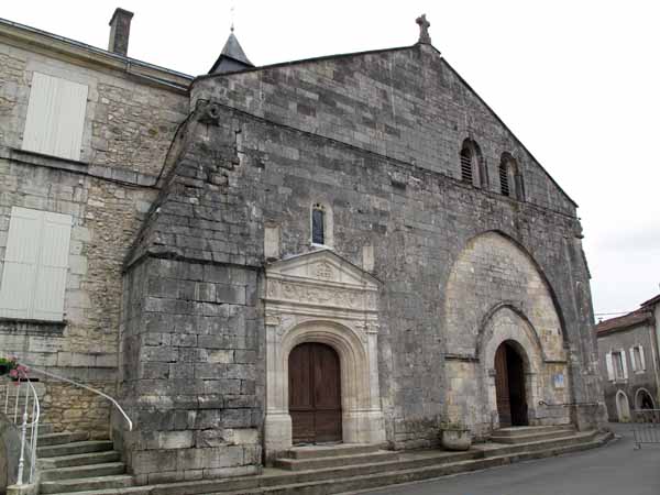 Walking in France: The two western doors of the Sorges church