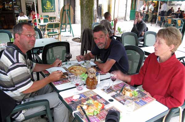 Walking in France: Dinner in the Place Saint-Louis with Henk and Kees