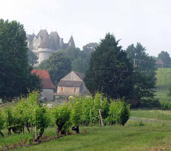 Walking in France: Approaching the Château of Montbazillac