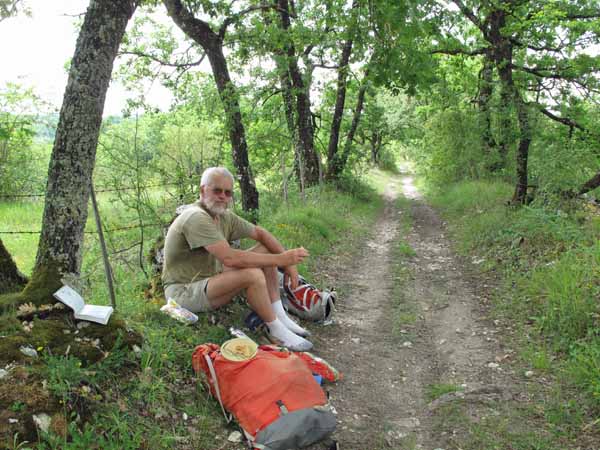 Walking in France: Lunch beside the track