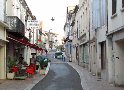 Walking in France: The Grand'Rue of Castillonnès