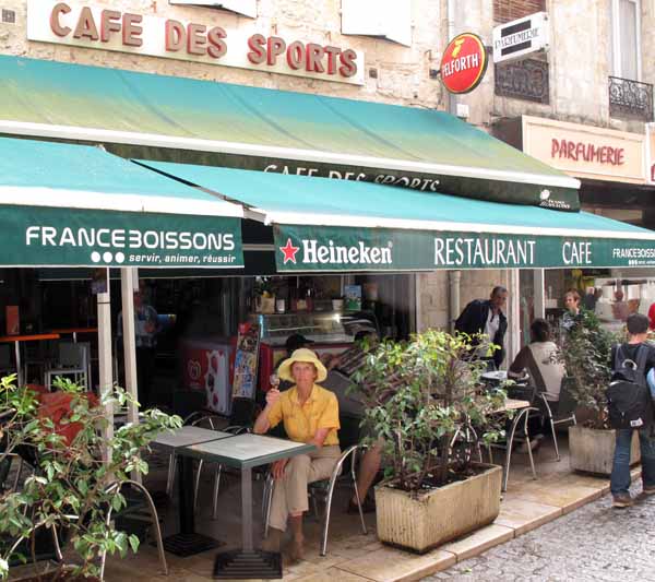 Walking in France: A happy return to the Café des Sports, Condom