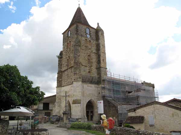 Walking in France: Lavardens church under restoration