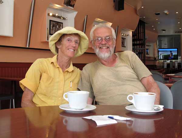 Walking in France: A happy "join up" with our 2004 walk, Café le France, Auch