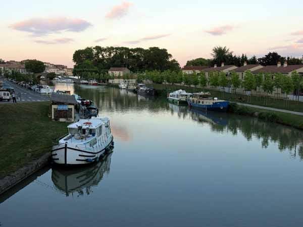 Walking in France: Evening at the boat harbour, Castelnaudry
