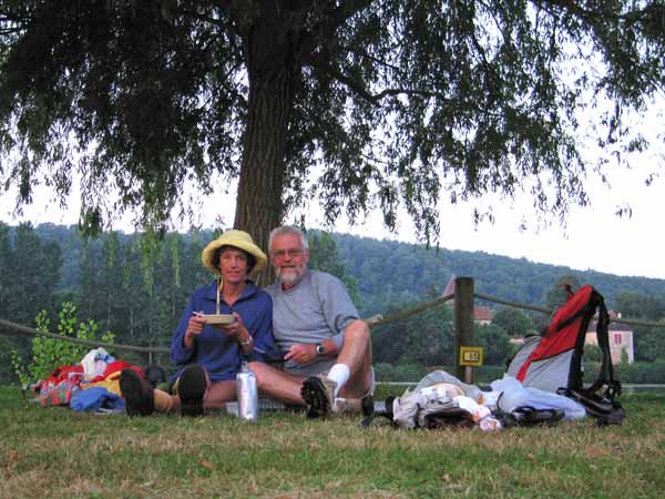 Walking in France: Jenny and Keith beside the Dordogne, Lalinde camping ground