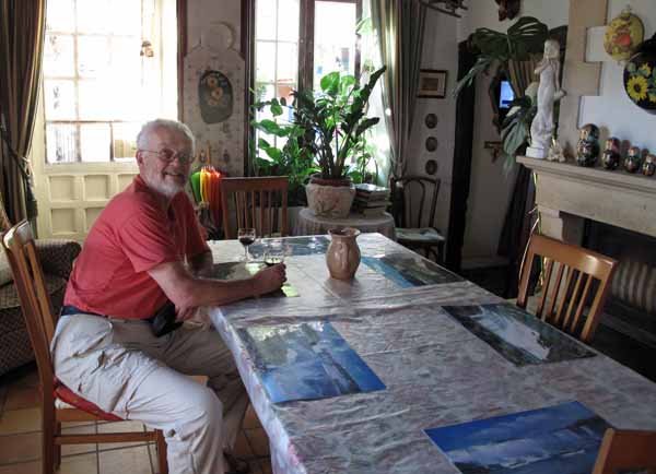 Walking in France: Waiting in the sitting room of the chambres d'hôte for our dinner