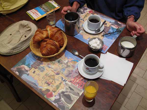 Walking in France: Breakfast at the Hotel de la Roche