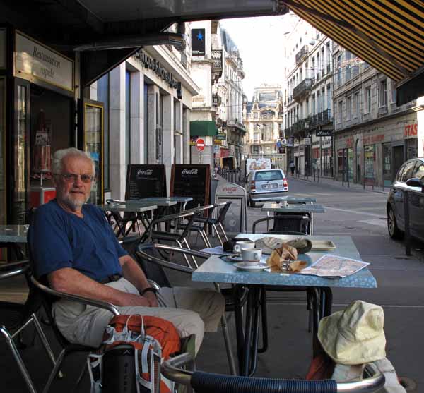 Walking in France: Coffee and croissants in Place Dorian, Saint-Étienne