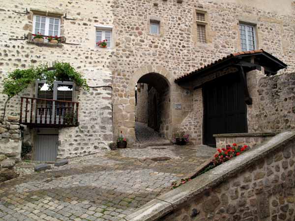 Walking in France: The old part of Aurec was very pretty