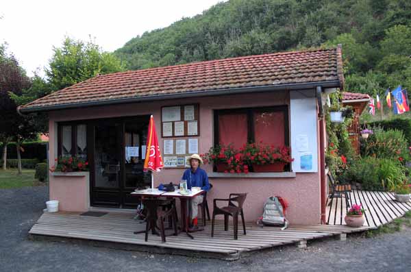 Walking in France: First breakfast outside the closed camping ground office, Vorey-sur-Arzon