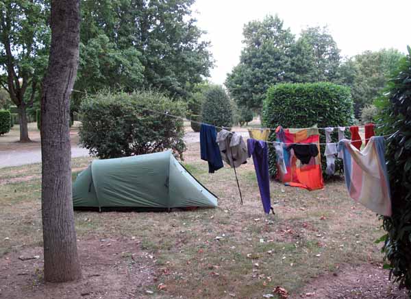 Walking in France: Fully installed in the camping ground, Châteauneuf-sur-Cher