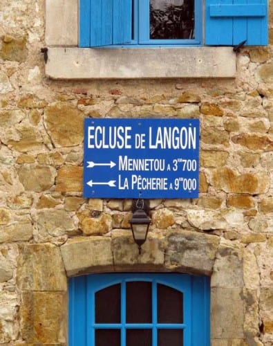 Walking in France: Lock-keeper's cottage at Langon 