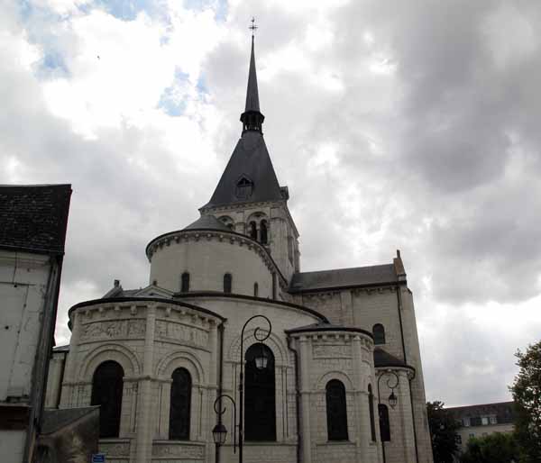 Walking in France: The church of Selles-sur-Cher