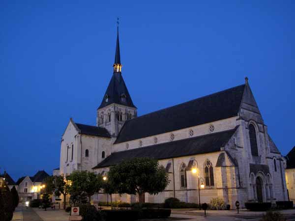 Walking in France: Passing the church on the way back to our tent, Selles-sur-Cher