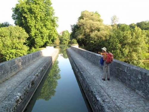 Walking in France: On the pont-canal