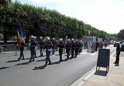 Walking in France: The pompiers in the Bastille Day parade, Saint-Aignan