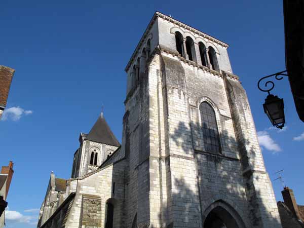 Walking in France: The church of Saint-Aignan
