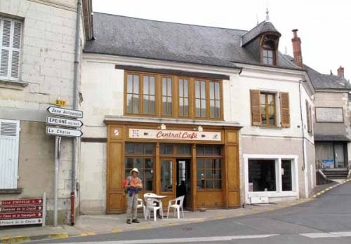 Walking in France: Arriving at the Central Café, St-Georges-sur-Cher